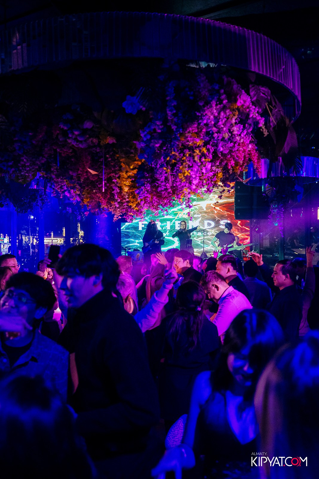 FRIENDS BAR & TERRACE. КИПЯТКОМ АЛМАТЫ!