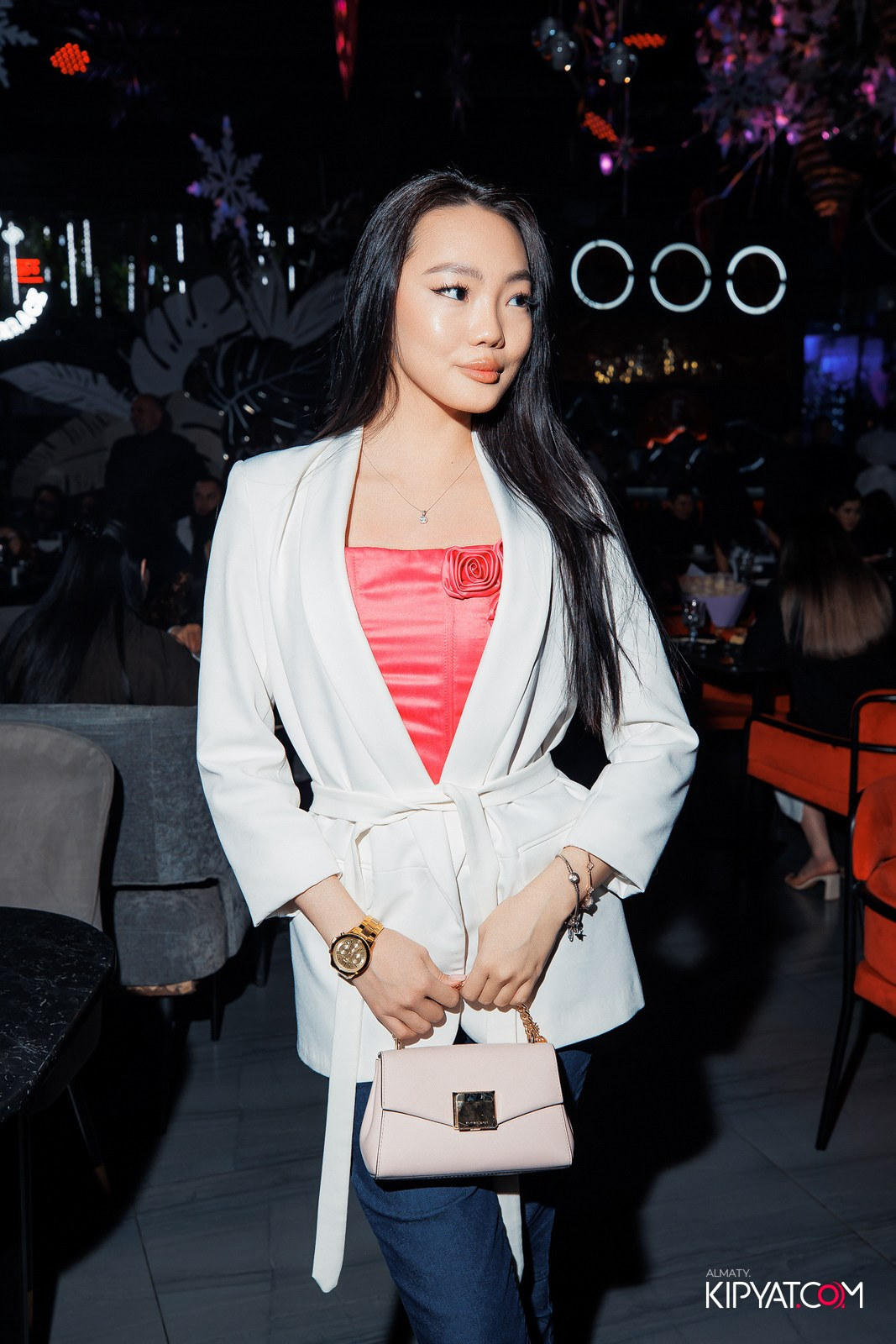 FRIENDS BAR & TERRACE. КИПЯТКОМ АЛМАТЫ!