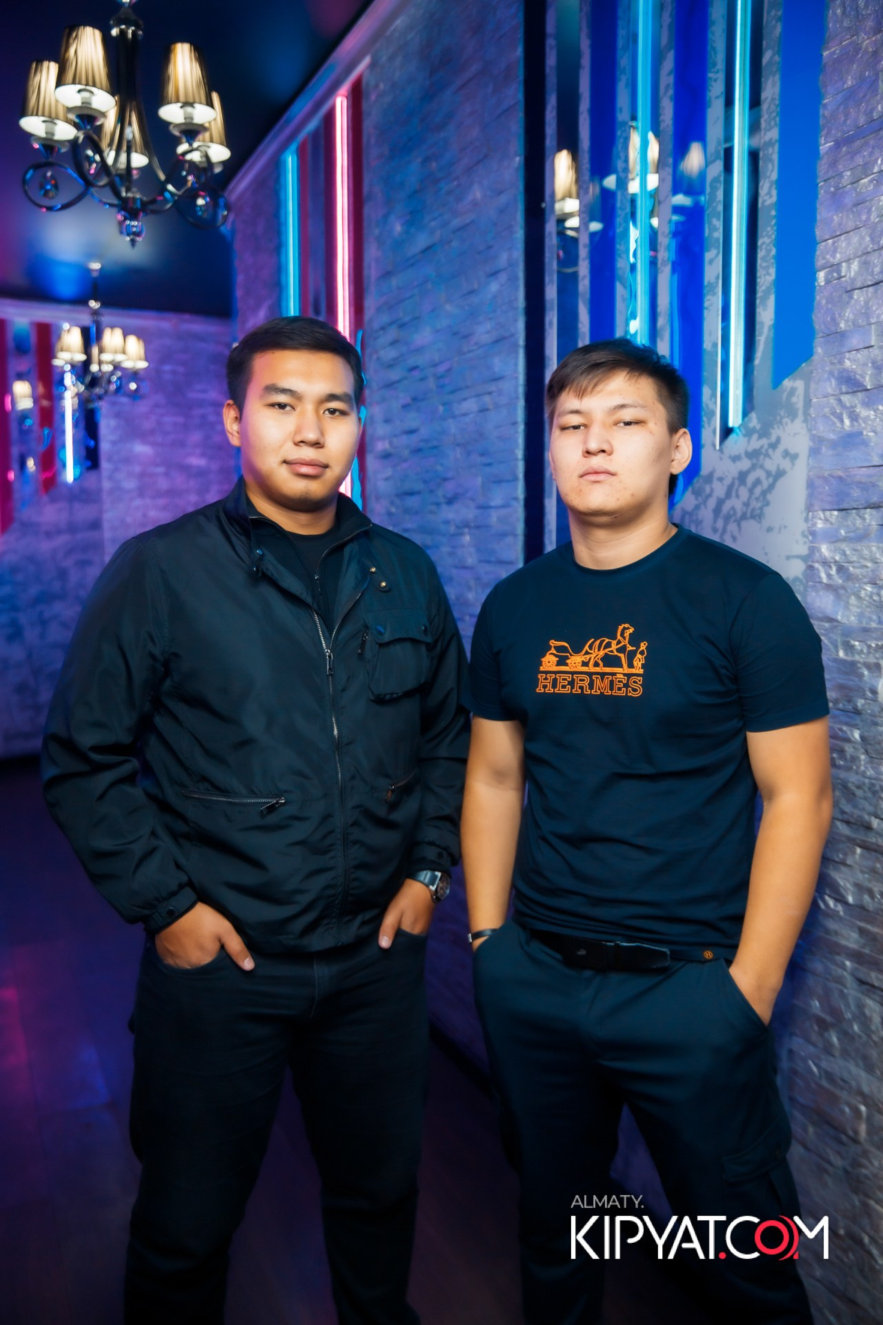 Ухо и медведь на Гагарина. КИПЯТКОМ АЛМАТЫ!