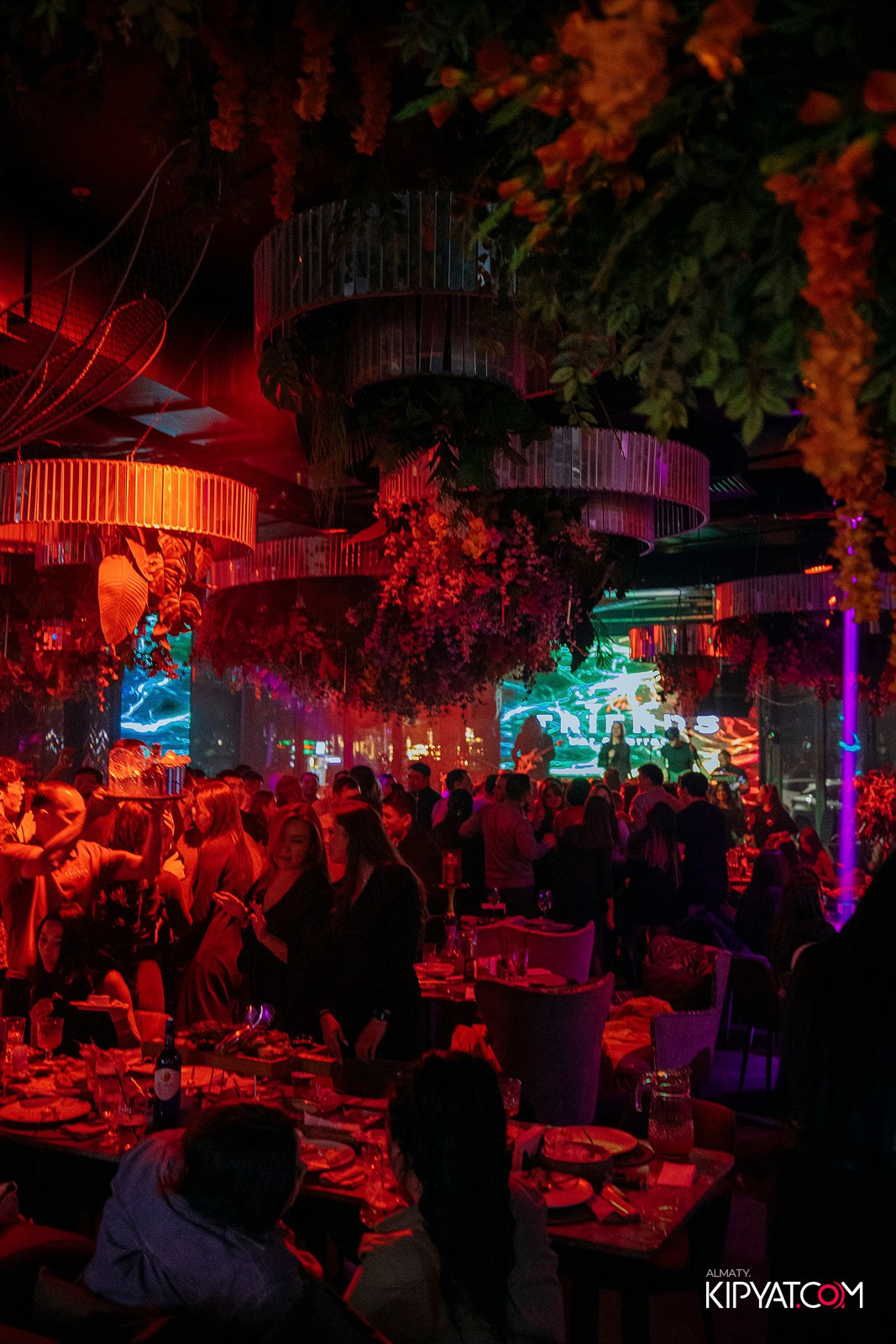 FRIENDS BAR & TERRACE. КИПЯТКОМ АЛМАТЫ!