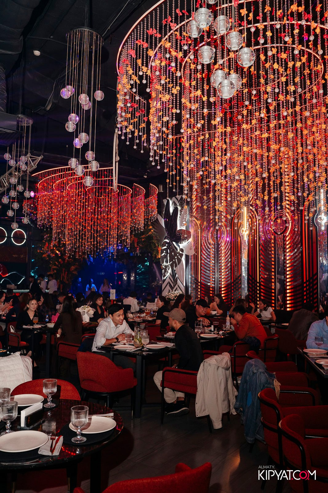 FRIENDS BAR & TERRACE. КИПЯТКОМ АЛМАТЫ!