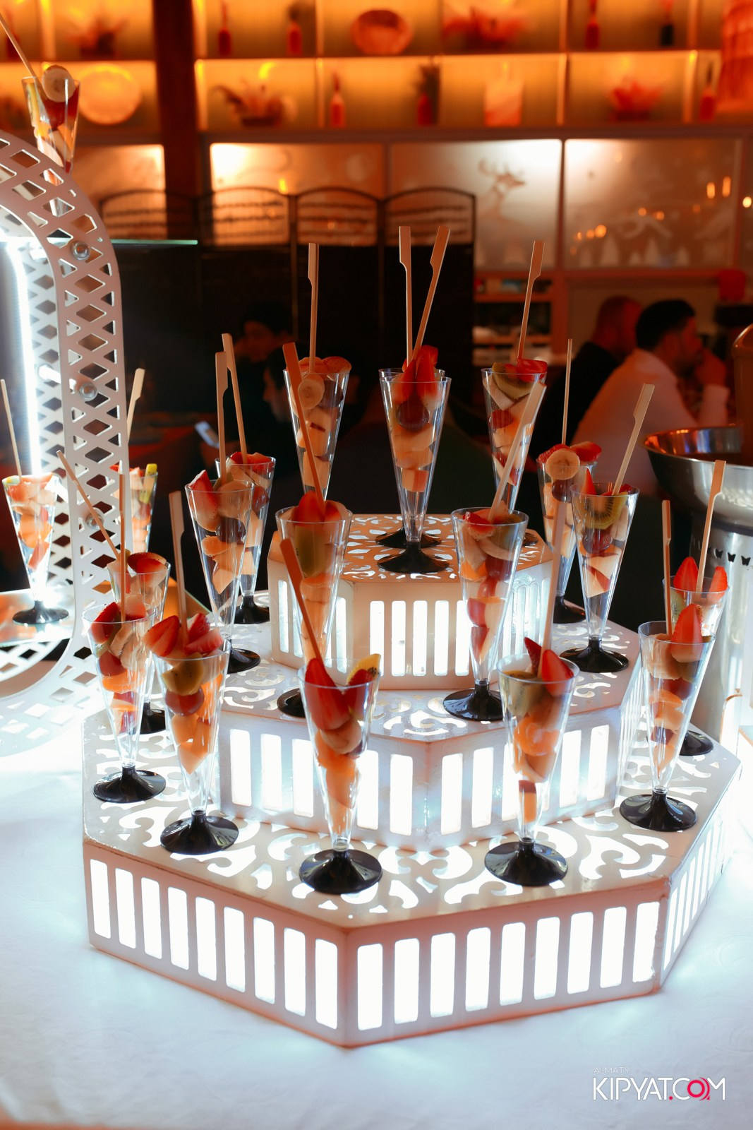 ГРУЗИНСКИЙ ДВОР НА КАБАНБАЙ БАТЫРА. КИПЯТКОМ АЛМАТЫ!