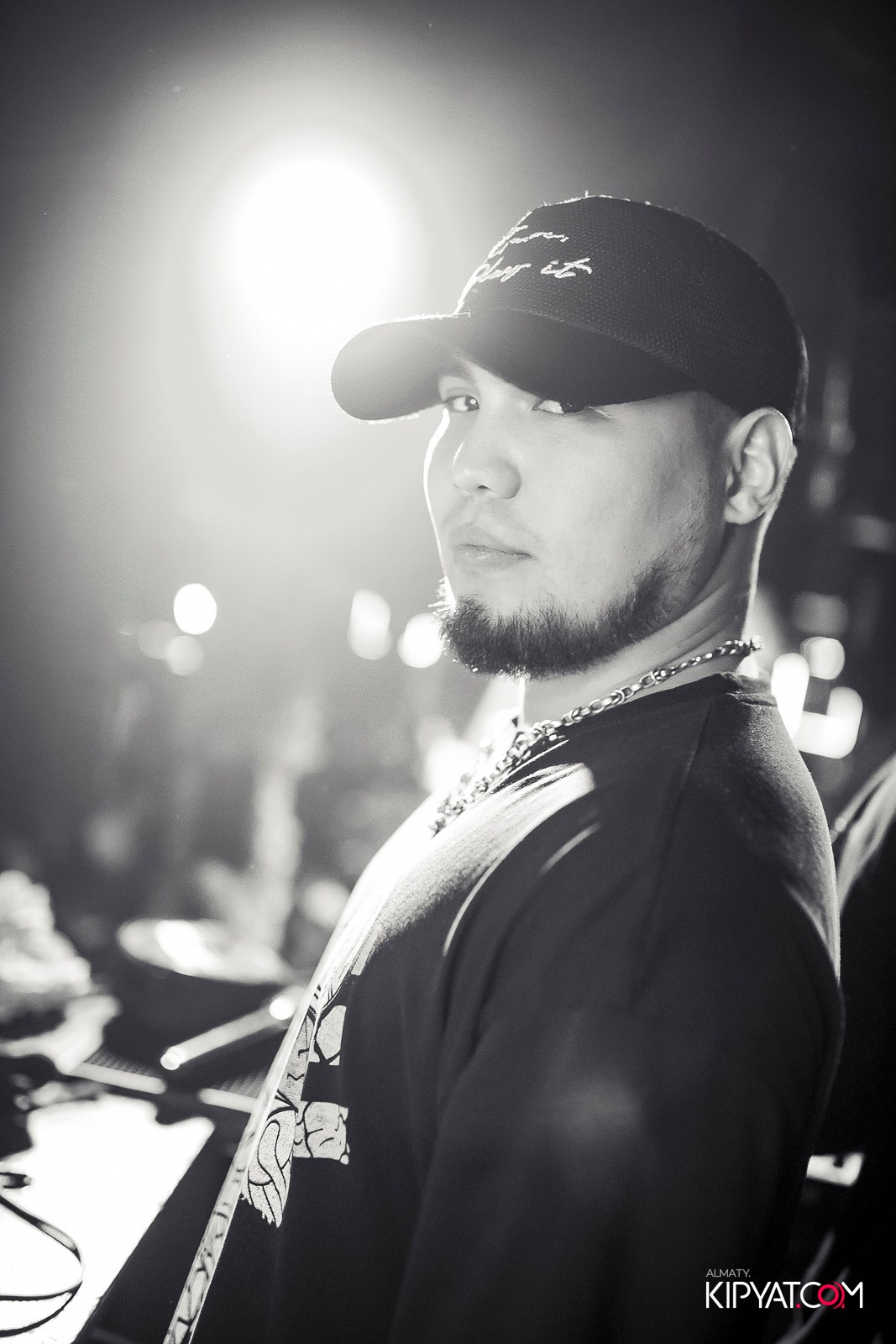 UYAT EMES BAR. КИПЯТКОМ АЛМАТЫ!