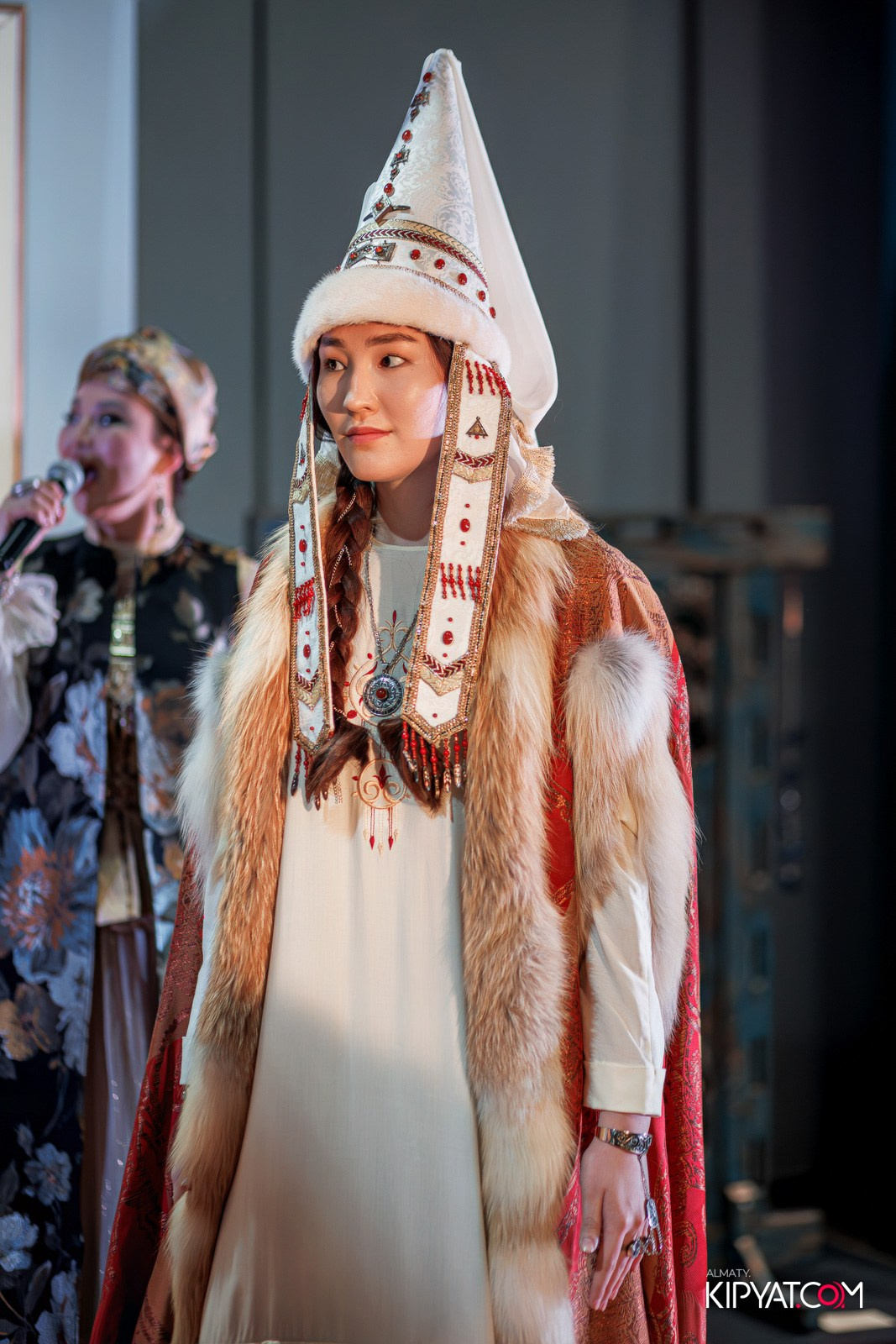 FASHION ПОКАЗ, КАЗАХСКОЙ НАЦИОНАЛЬНОЙ ОДЕЖДЫ. КИПЯТКОМ АЛМАТЫ!