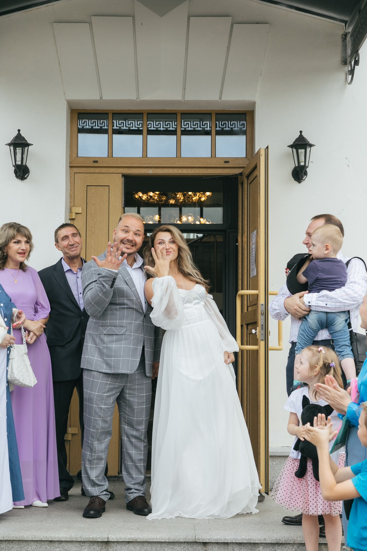 Свадебная регистрация и микропрогулка в Петергофе. Фотограф крещение венчание в Петербурге! Помогает подобрать храм и посоветовал душевного батюшку в СПб