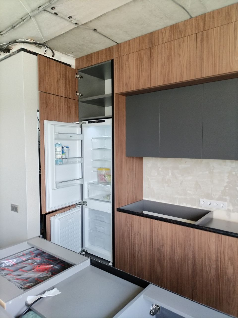 Фото с монтажа |Мебель на заказа: кухни, шкафы и т.д. в Томске. ГУДРУМ — Мебель на заказ в Томске | Кухни | Шкафы | Стулья и Столы