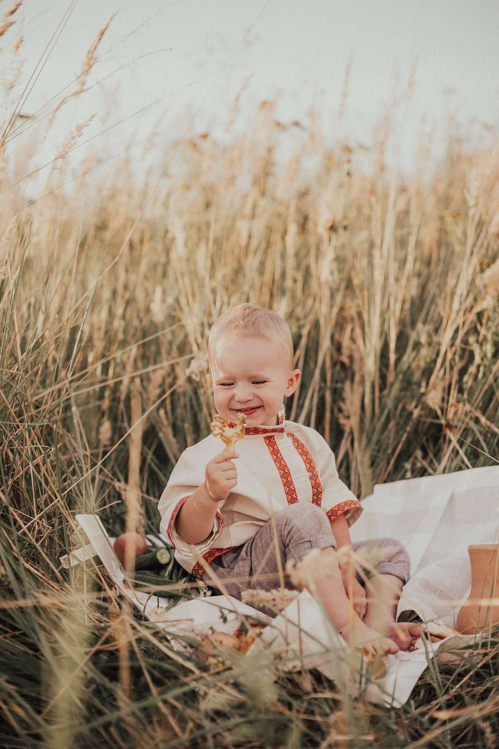 Миша в поле. Семейный и детский фотограф в Москве Кузьмина Мария