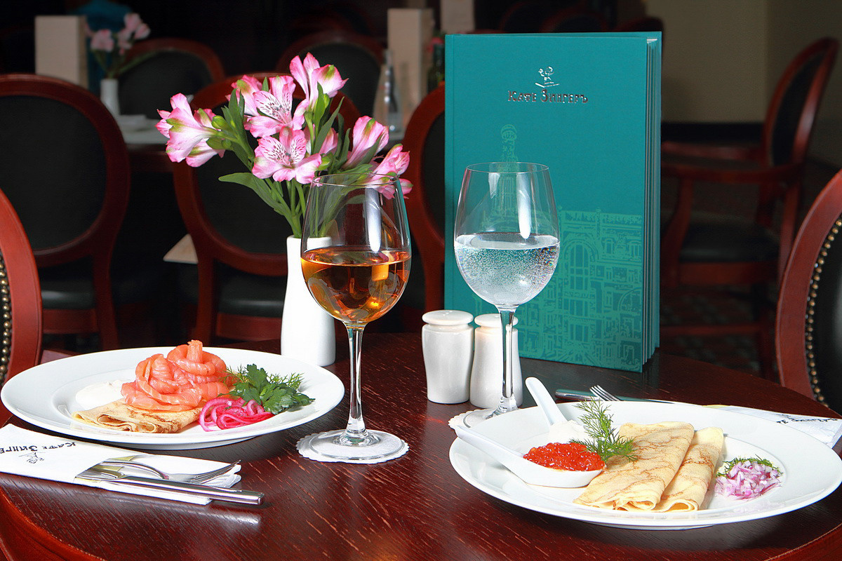 Рекламный фотограф в Санкт-Петербурге. Интерьерная фотосъемка. Фотограф Сергей Пушкин. СПб. Фото для сайтов и полиграфии. Сотрудничество агенства. Фотосъемка ресторанов, арт-пространств и частных помещений. Photographer  in Saint-Petersburg, Russia.