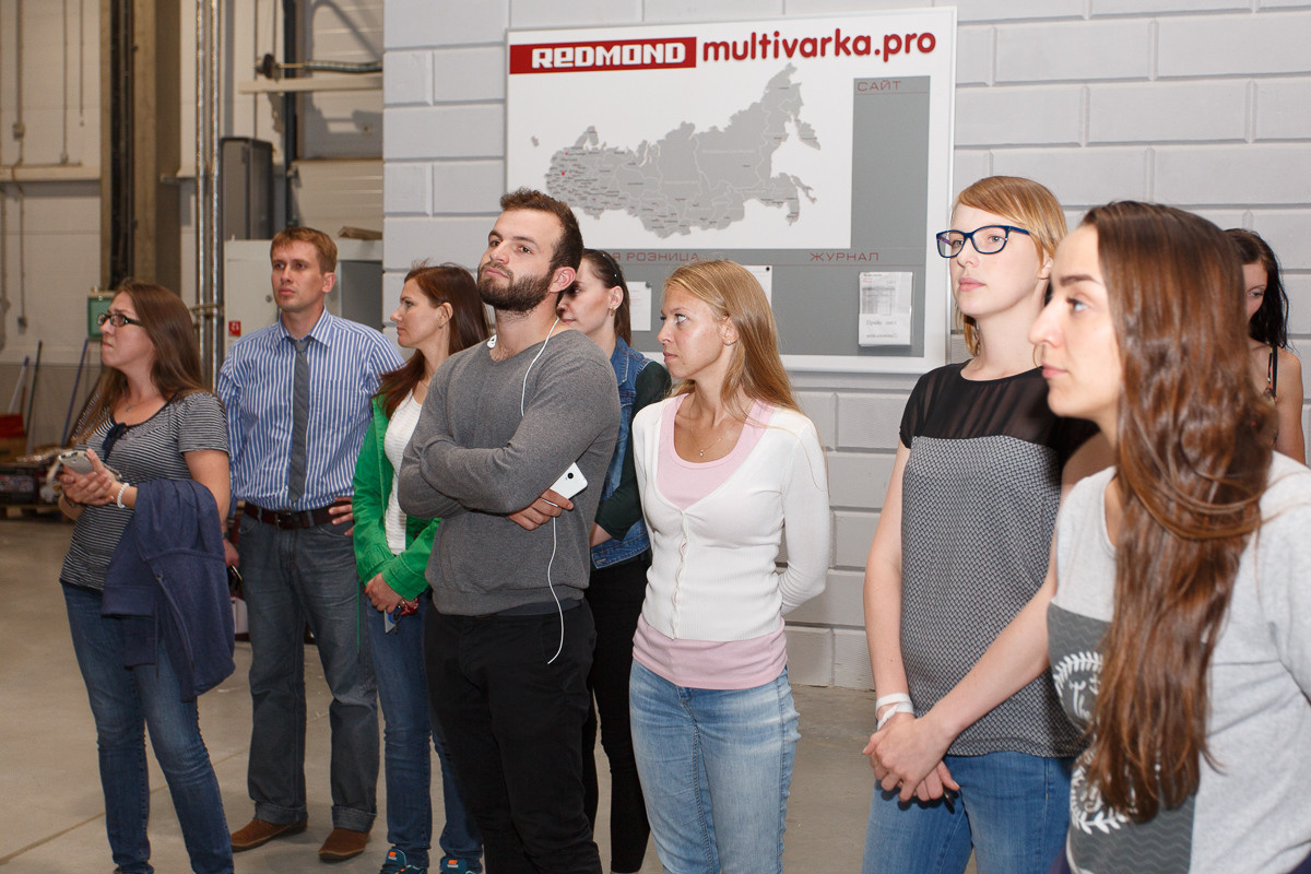 Фотосъемка экскурсии  сотрудников в логистичиский центр.