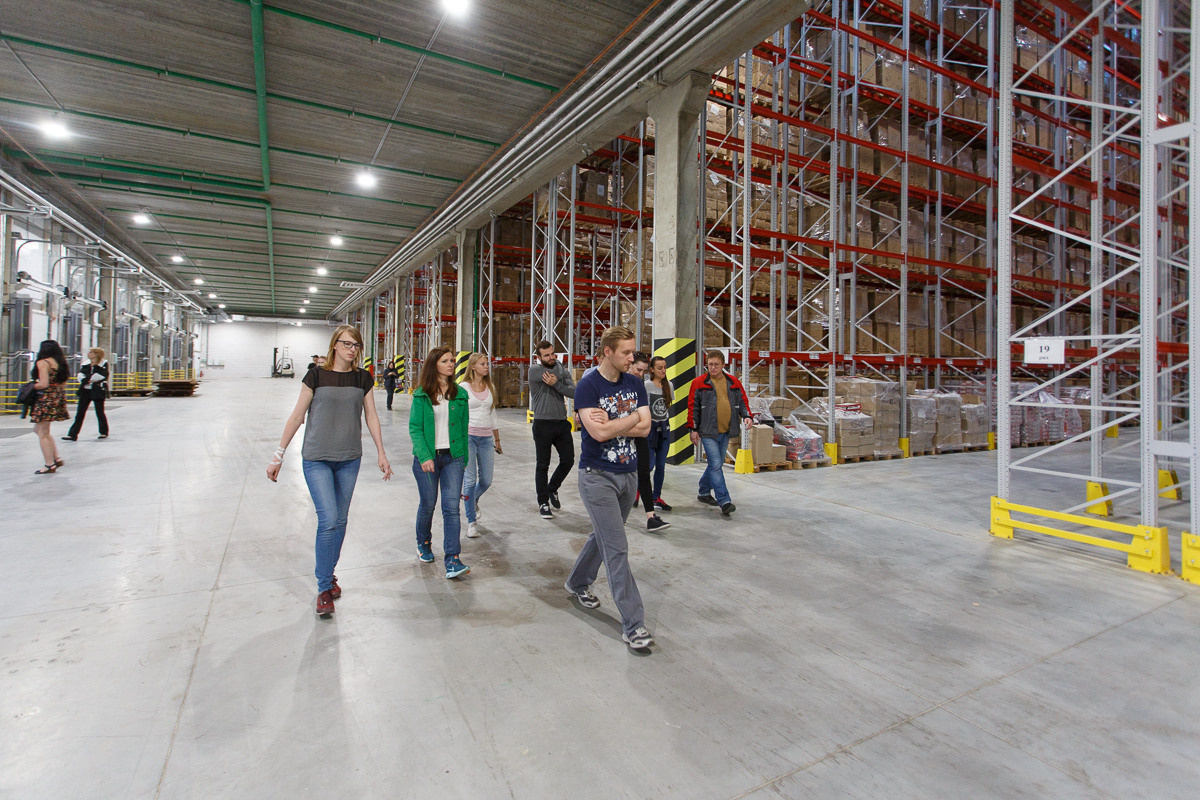 Фотосъемка экскурсии  сотрудников в логистичиский центр.