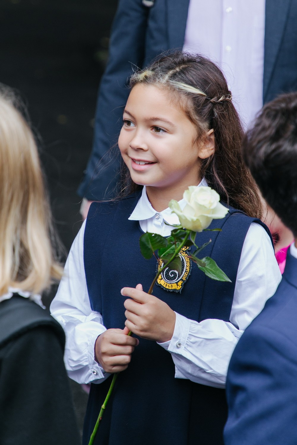 Школьники 1 сентября, линейка. Фотограф крещение венчание в Петербурге! Помогает подобрать храм и посоветовал душевного батюшку в СПб