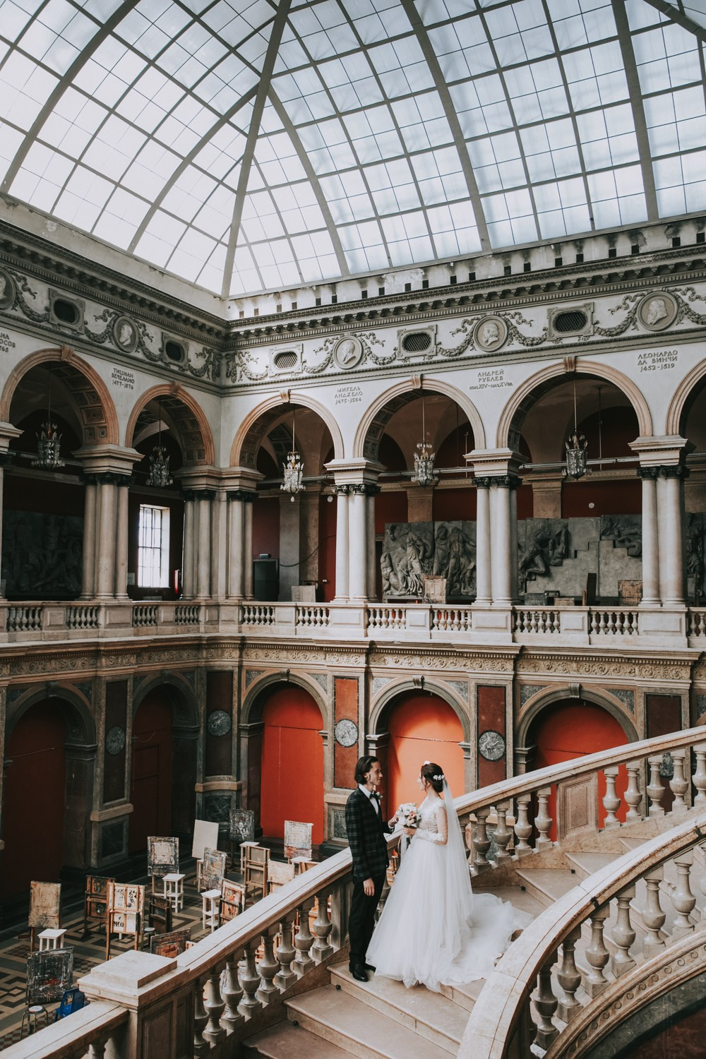 свадебное платье в спб, найти свадебный салон, букет для невесты, хороший ведущий на свадьбу, костюм для жениха, платье для невесты,  подшить свадебное платье, ателье свадебное, фотограф на свадьбу, выпуск, праздник, венчание