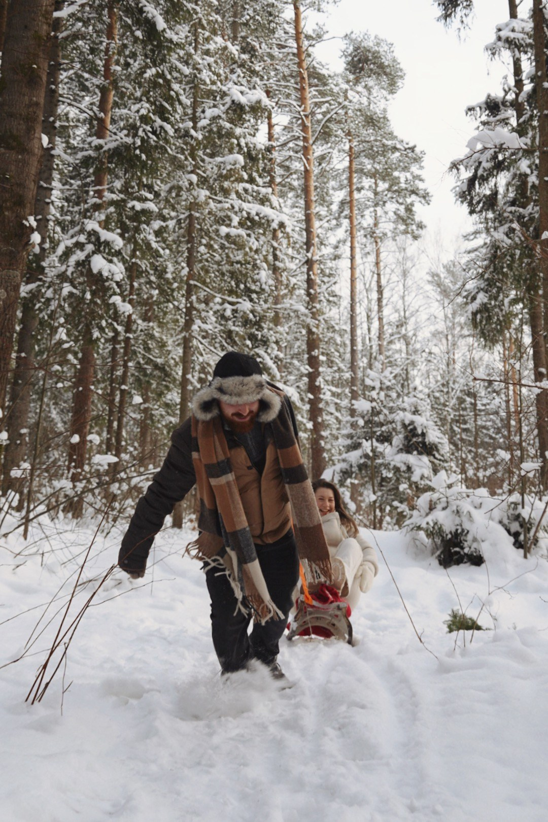 Love Story в зимнем лесу: Даша и Ника. Событийный фотограф Анна Курникова