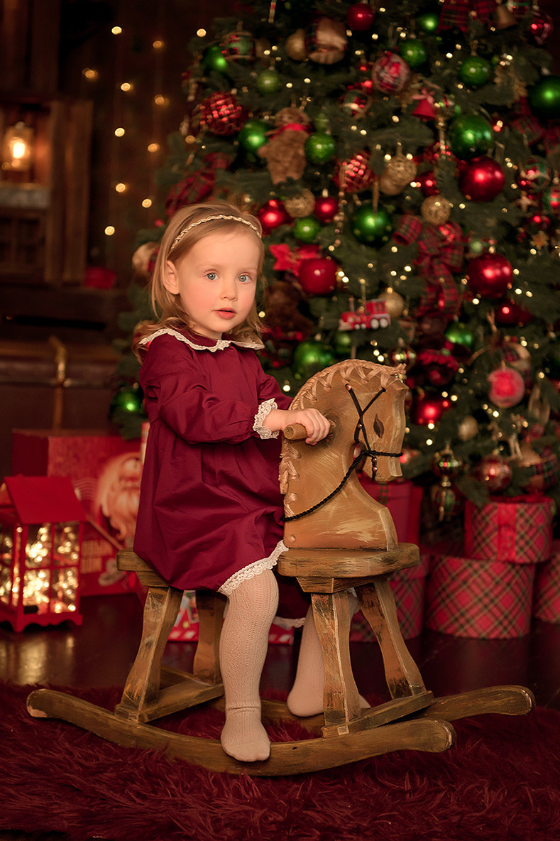 Новогодняя семейная фотосессия в студии. Домашняя новогодняя фотосессия. Заказать фотосессию