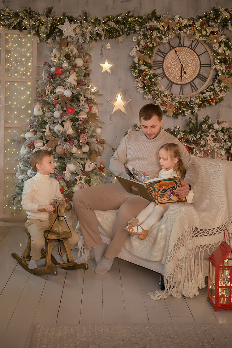Новогодняя семейная фотосессия в студии. Домашняя новогодняя фотосессия. Заказать фотосессию