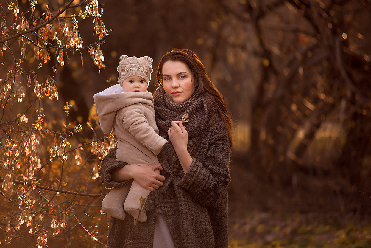 Семейная фотосессия мамы с малышом на природе, семейный фотограф