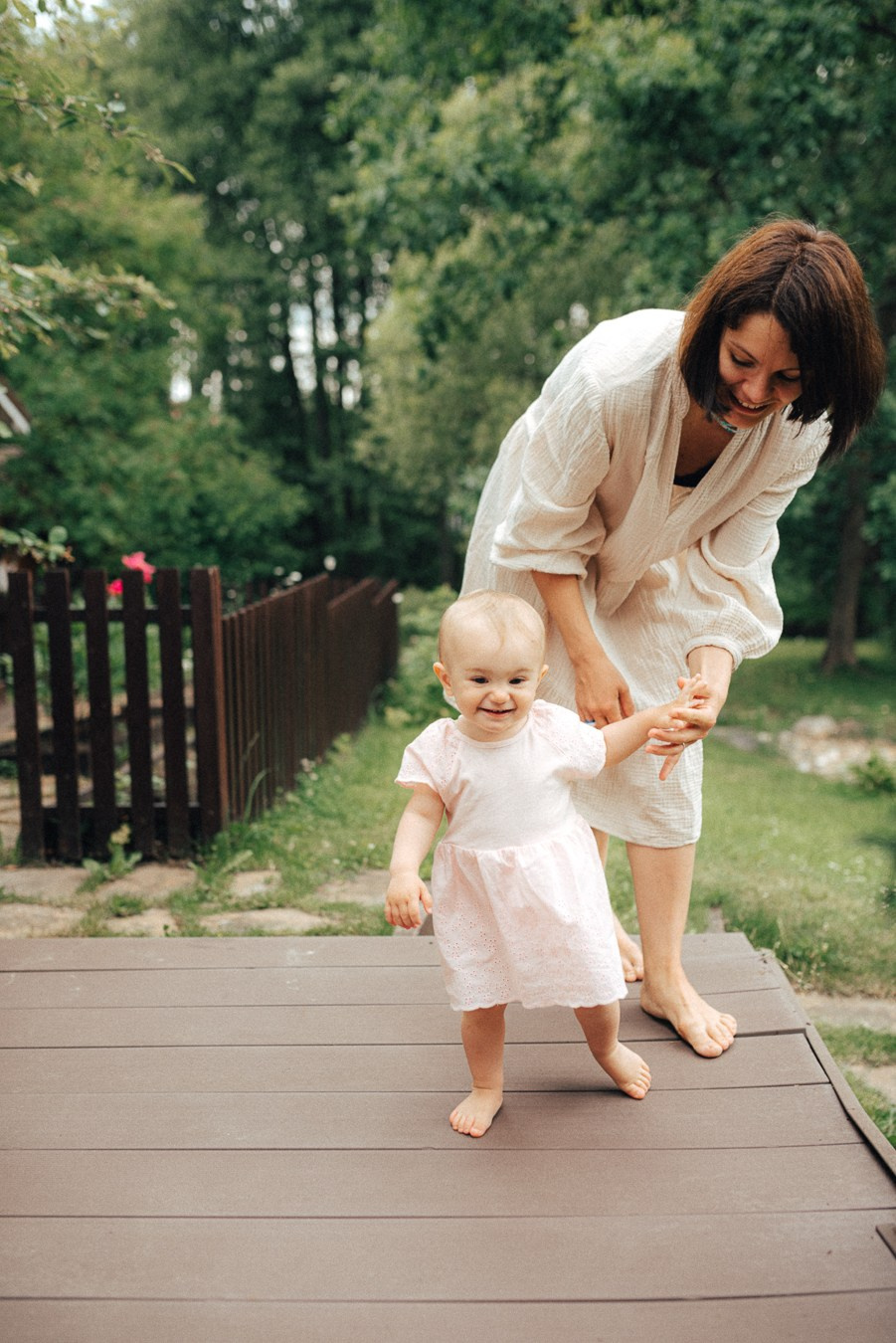 Коля, Ксюша, Саша, Андрей, Кира и бабушки | на даче