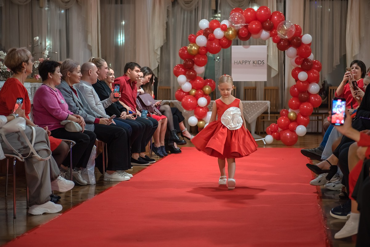 Выпускной в детской школе моделей HAPPYkids 2024. Семейный и коммерческий фотограф в Сочи Александр Бодунов