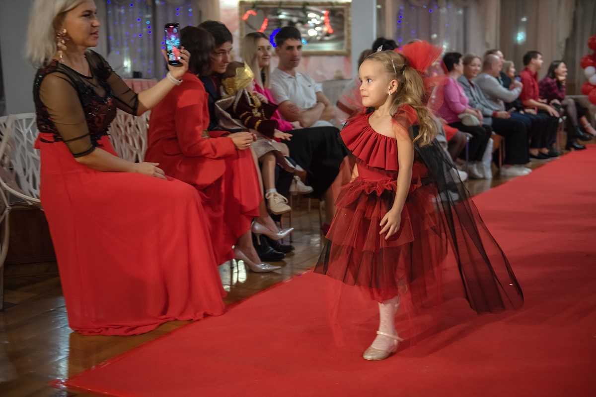 Выпускной в детской школе моделей HAPPYkids 2024. Семейный и коммерческий фотограф в Сочи Александр Бодунов