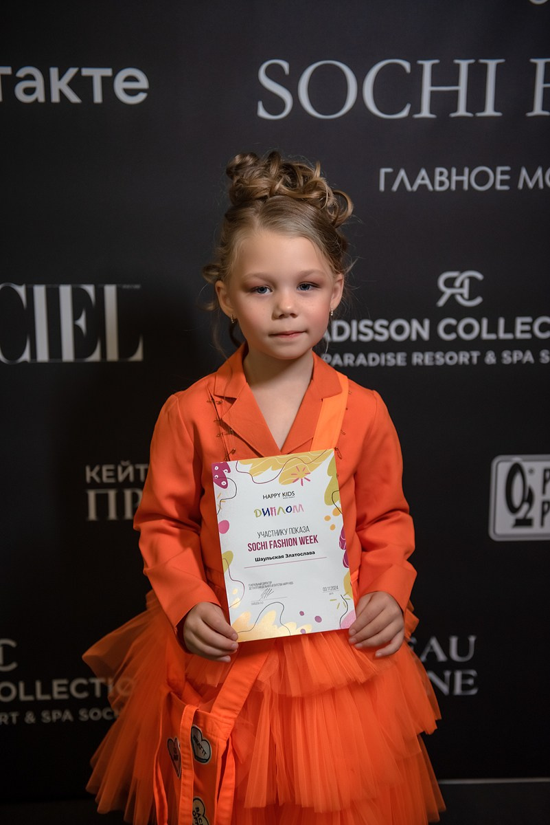 SochiFashionWeek2024 дизайнер Анохина Светлана. Семейный и коммерческий фотограф в Сочи Александр Бодунов