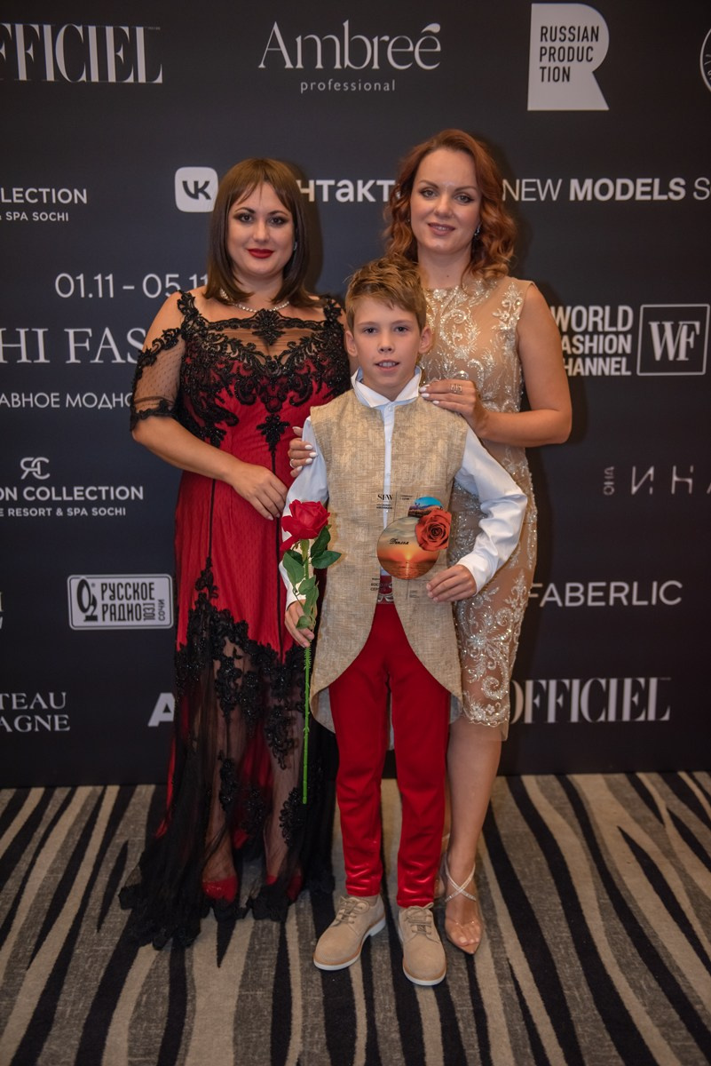 SochiFashionWeek2024 дизайнер Анохина Светлана. Семейный и коммерческий фотограф в Сочи Александр Бодунов