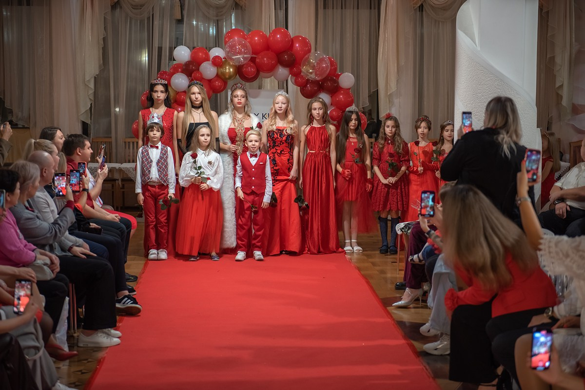 Выпускной в детской школе моделей HAPPYkids 2024. Семейный и коммерческий фотограф в Сочи Александр Бодунов
