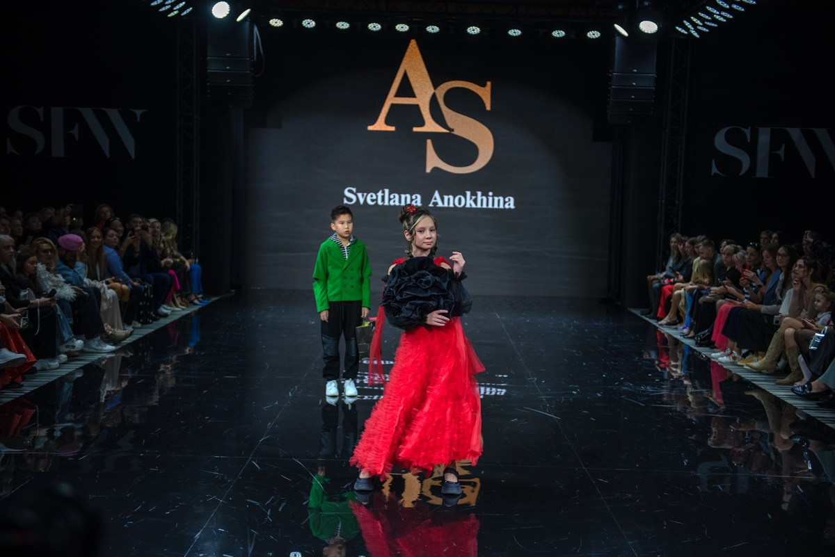 SochiFashionWeek2024 дизайнер Анохина Светлана. Семейный и коммерческий фотограф в Сочи Александр Бодунов