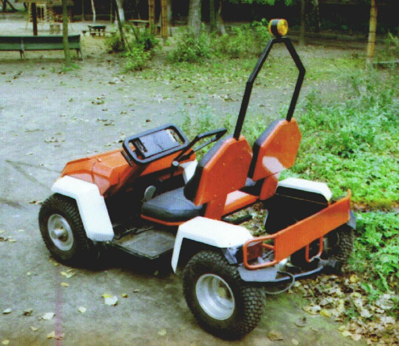 Трактор. Художник Александр Захаров