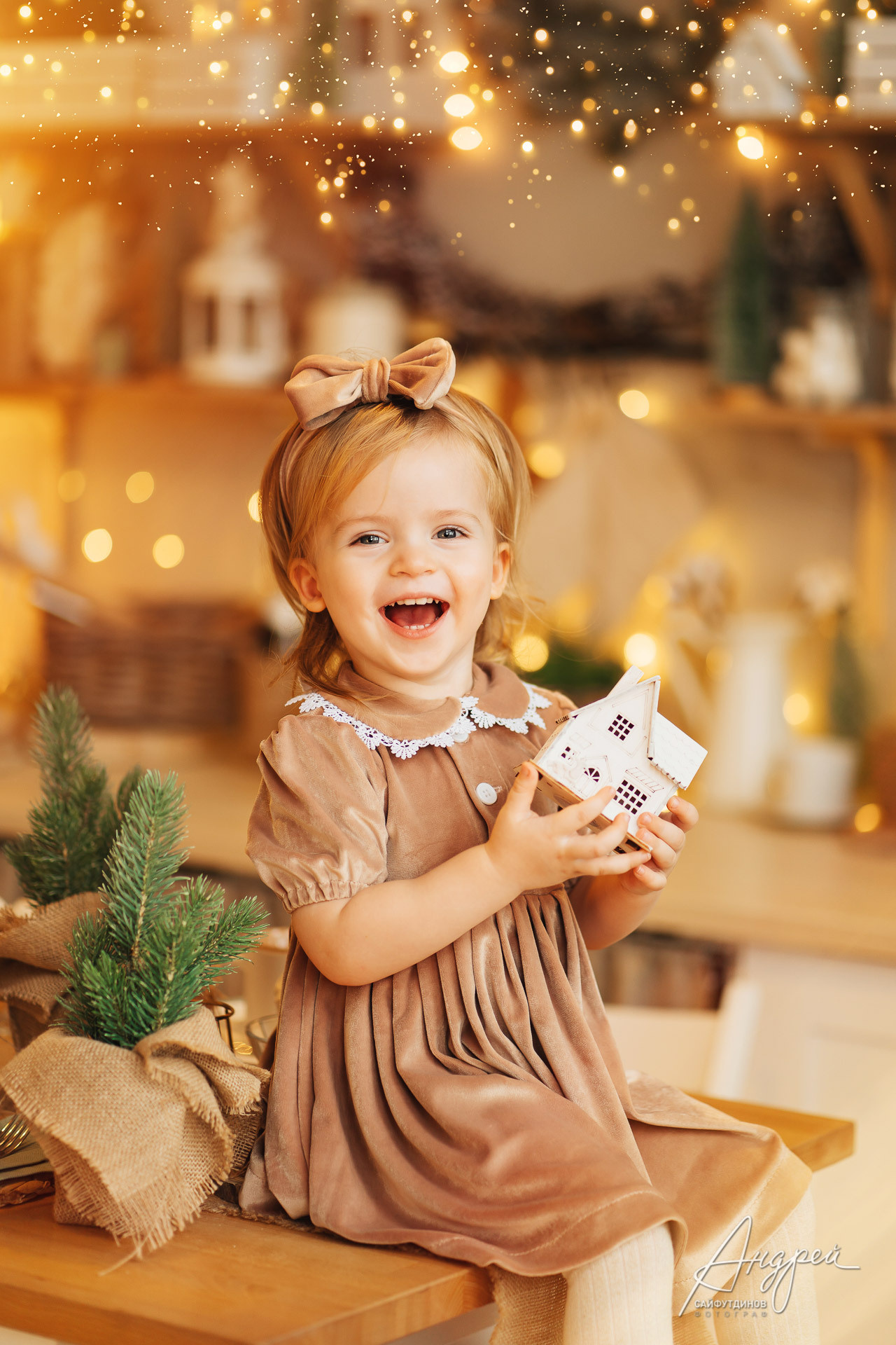 Семейная новогодняя фотосессия. Фотостудия Royal, зал Scandi. Свадебный и семейный фотограф в Ростове-на-Дону. Андрей Сайфутдинов