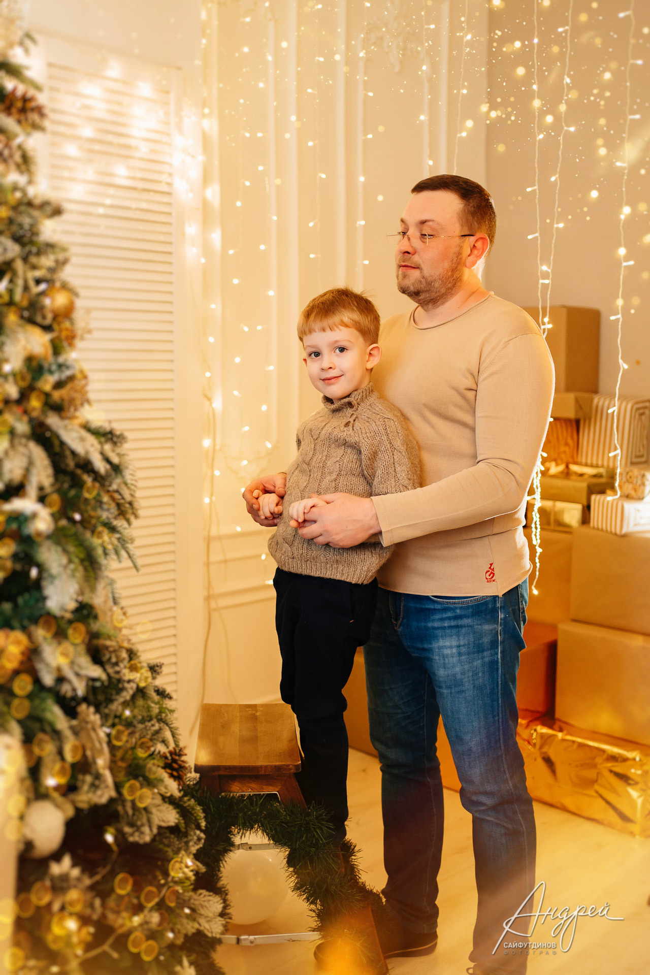 Семейная новогодняя фотосессия. Фотостудия Royal, зал Scandi. Свадебный и семейный фотограф в Ростове-на-Дону. Андрей Сайфутдинов