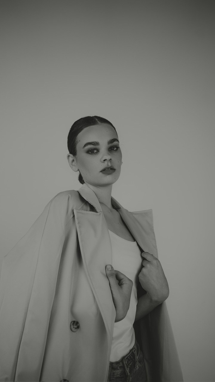 Черно-белая фотосессия на циклораме в фотостудии Новочеркасска «Рафинад». Свадебный фотограф в Ростове-на-Дону. Таинство Крещения и Венчания, семейные фотосессии. Алёна Чёботова