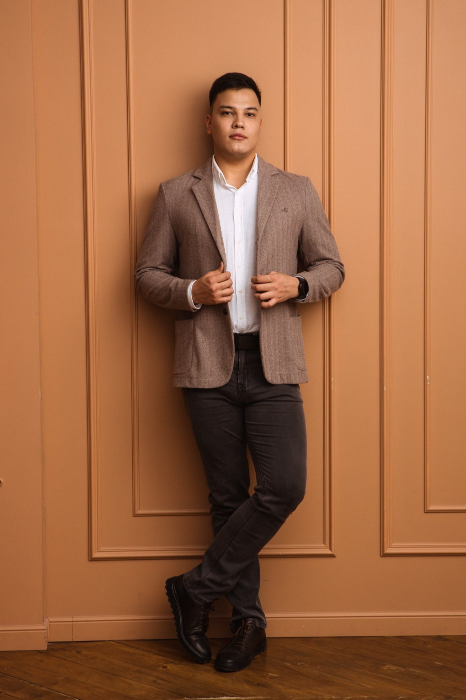 Студийный мужской портрет для выпускников медицинского университета. Фотографы в городе Волгограде — Людмила Агеева и Алексей Околелов