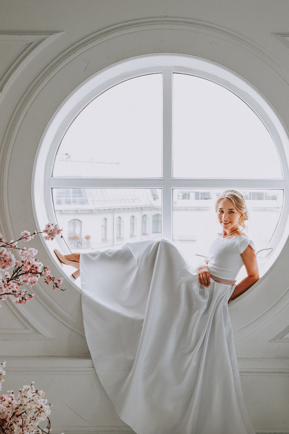 свадебное платье в спб, найти свадебный салон, букет для невесты, хороший ведущий на свадьбу, костюм для жениха, платье для невесты,  подшить свадебное платье, ателье свадебное, фотограф на свадьбу, выпуск, праздник, венчание