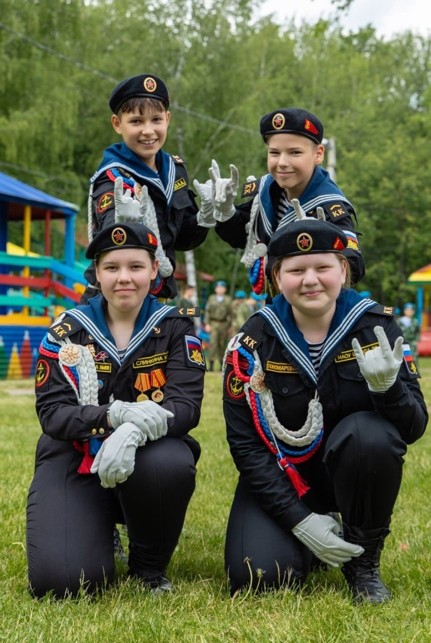 Выпускной альбом, последний звонок. Akhmadeevmedia.ru