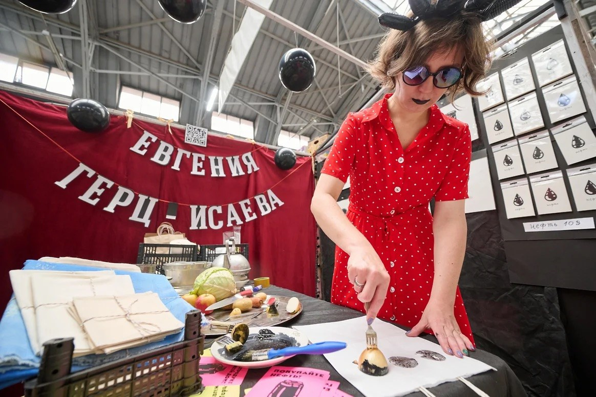 Рыночные отношения. Кузнечный. Елизавета Иванова — независимый куратор, культуролог, исследователь художественных практик, художник