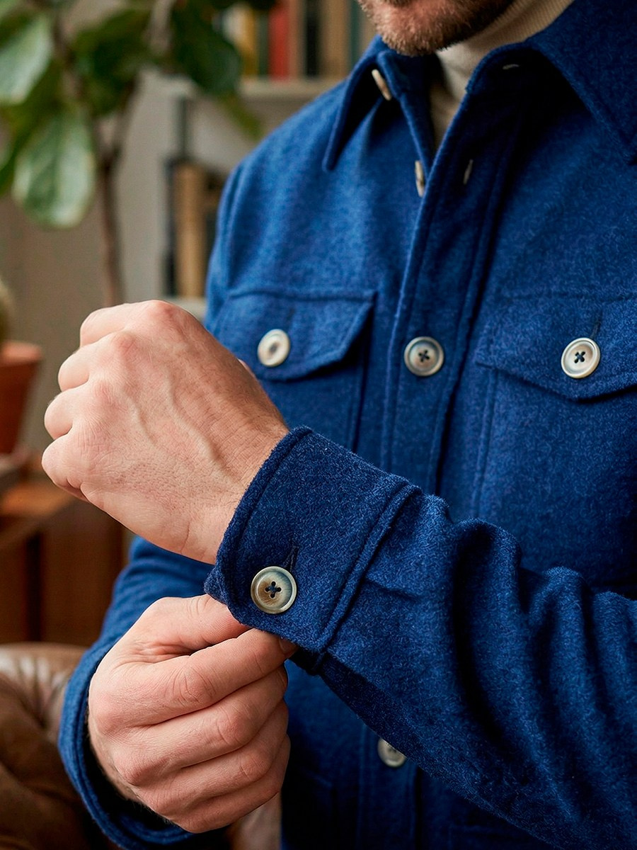 Генерация фото в интерьере для шерстяной рубашки-куртки