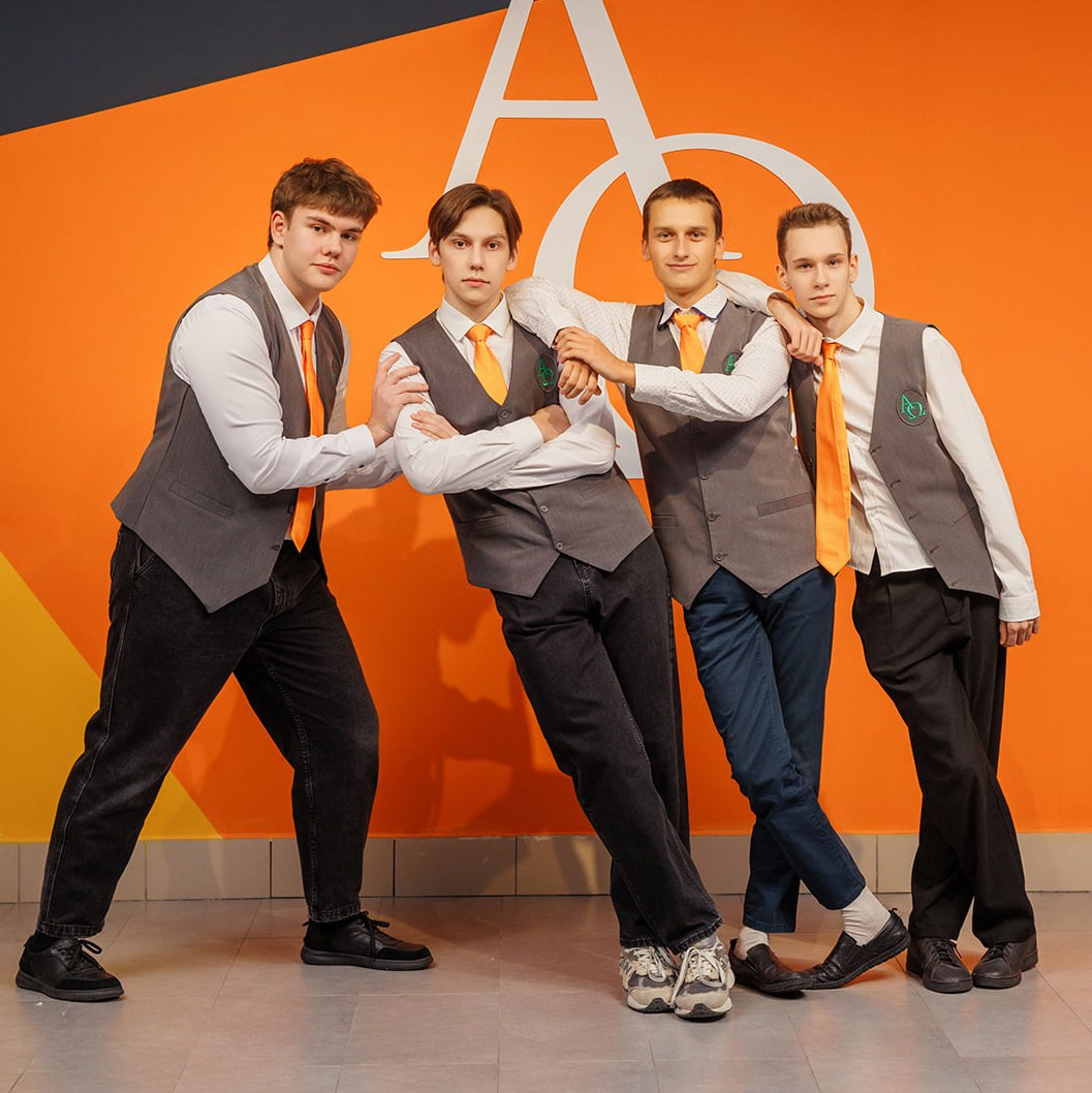 Выпускные альбомы для 9 класса: съёмка в школе и на улице. СИГМА | Студия выпускных альбомов Красноярск