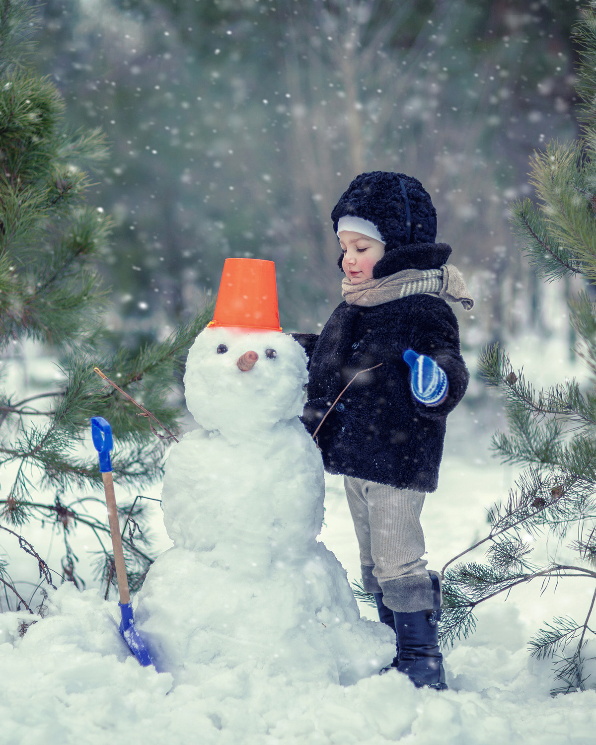 Даня и снеговик. Фотограф Минск Юлия Войнич