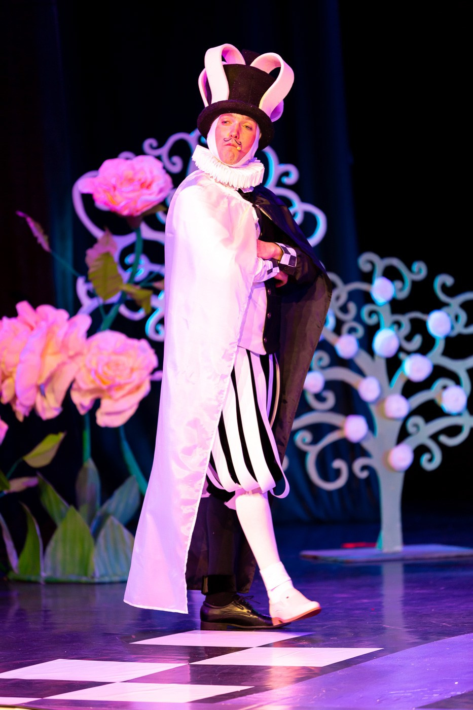 Спектакль в Доме культуры. Андрей Кровлин — фотограф в Славянке