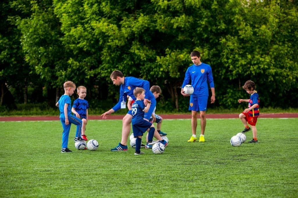 Футбольная школа «Юниор» — фото тренировок и игр. Выпускные альбомы для школы и детского сада — школьный фотограф Подольск, Троицк, Щербинка, Москва