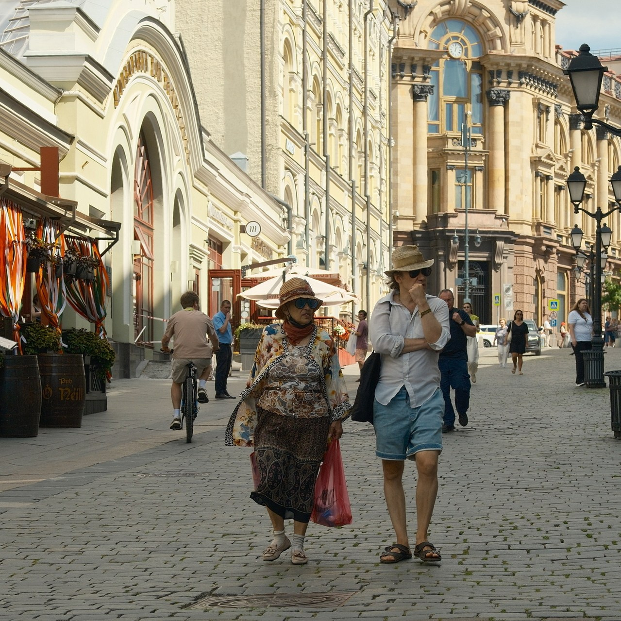 Улица, люди, жизнь…