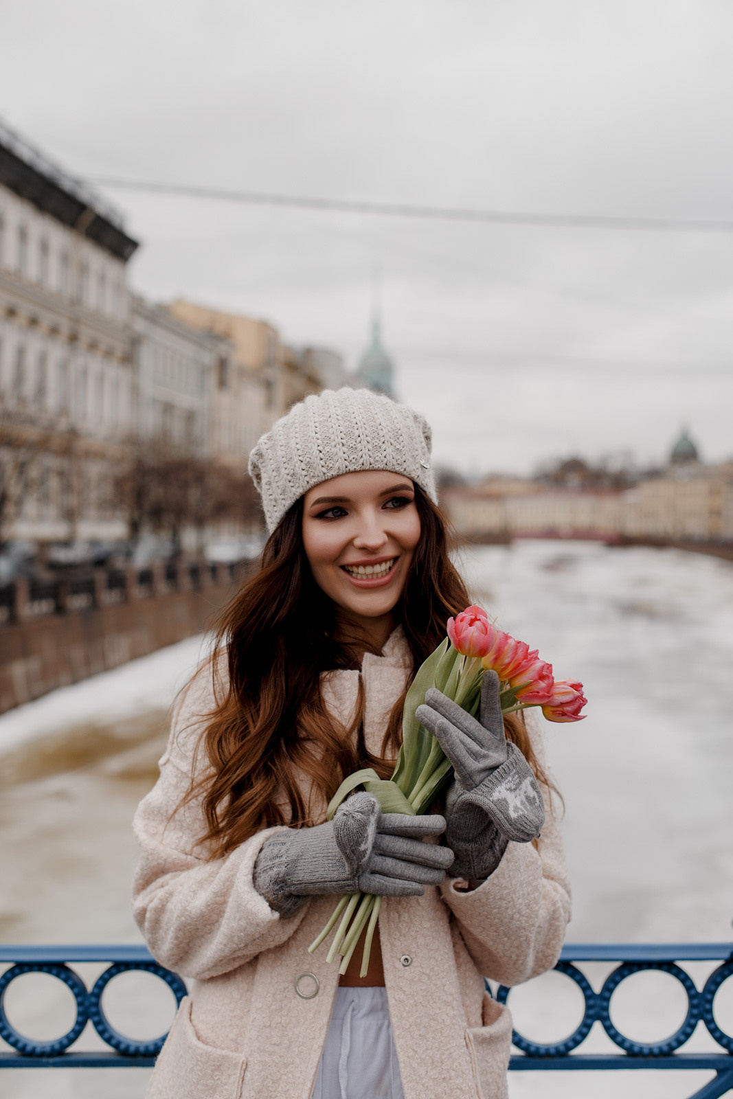 Прогулка возле Исаакиевского собора. Свадебный фотограф Санкт-Петербург  Москва