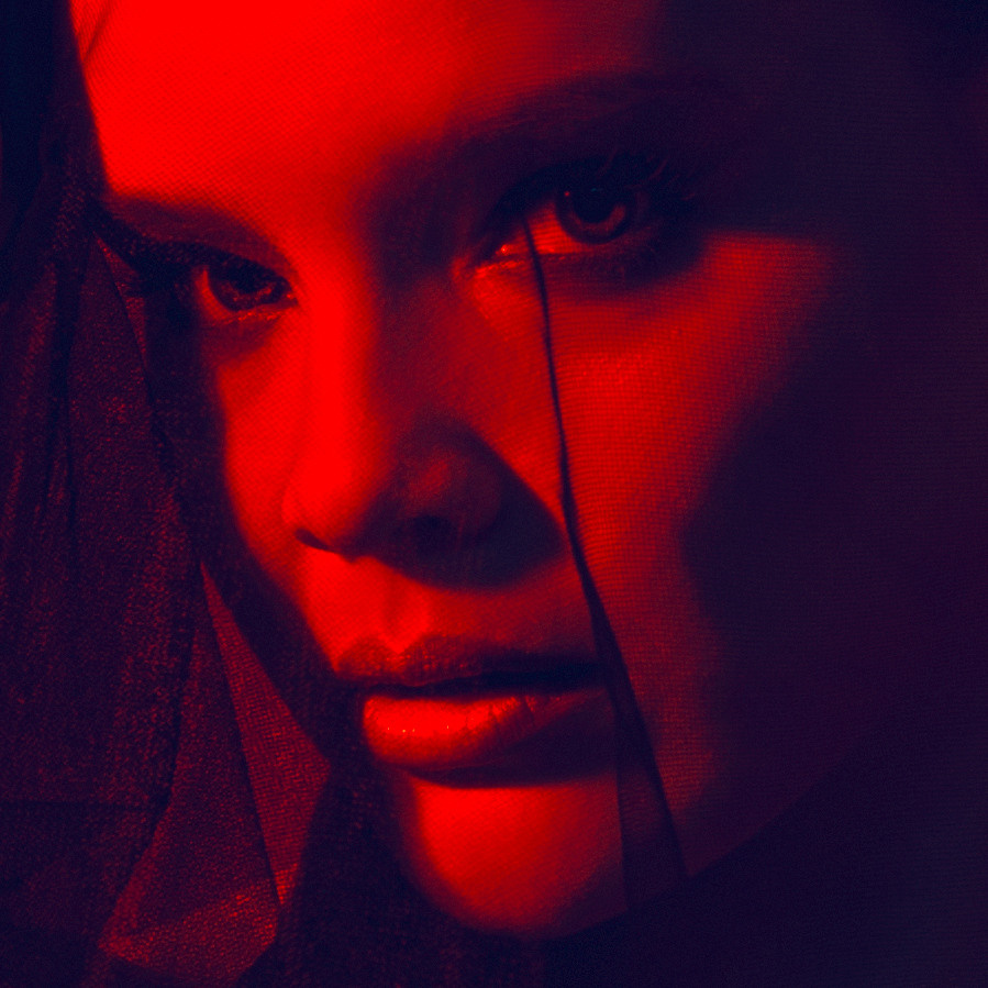 Вера. Фотосессия с красной летящей тканью. Фотосессия в Спб в студии, фотограф Панютина Марина