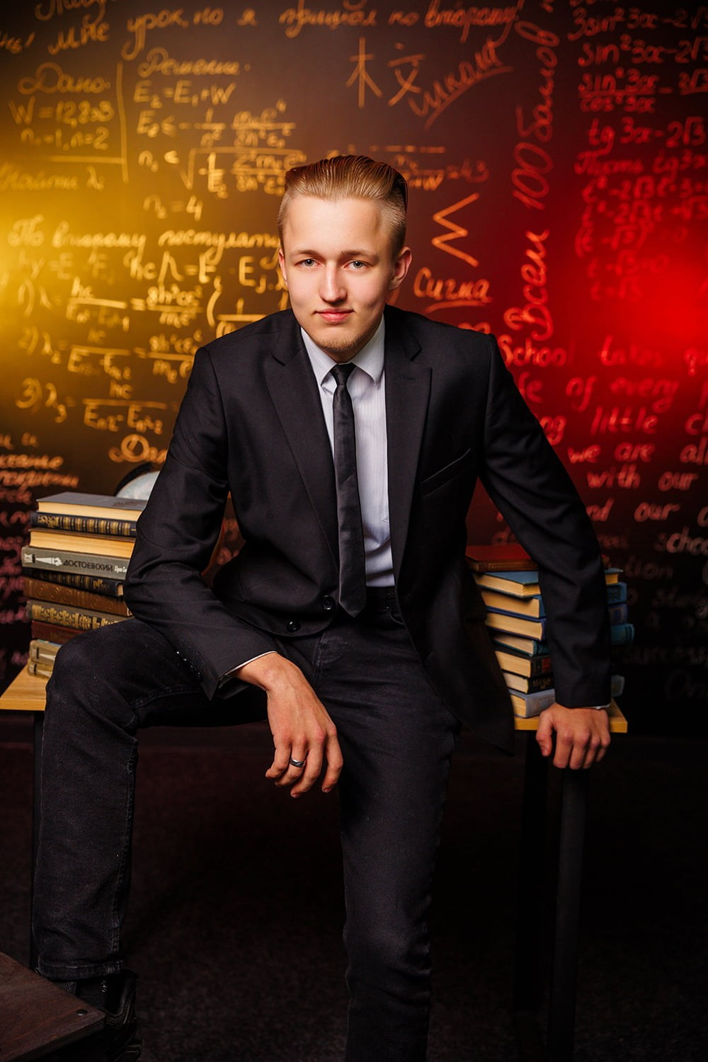 Яркая фотосессия для выпускного альбома 9 класса: идеи и примеры. СИГМА | Студия выпускных альбомов Красноярск