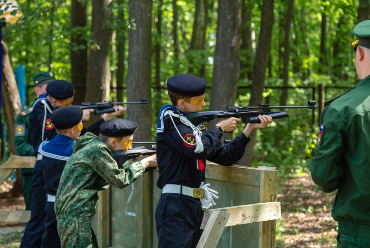 Выпускной альбом, последний звонок. Akhmadeevmedia.ru