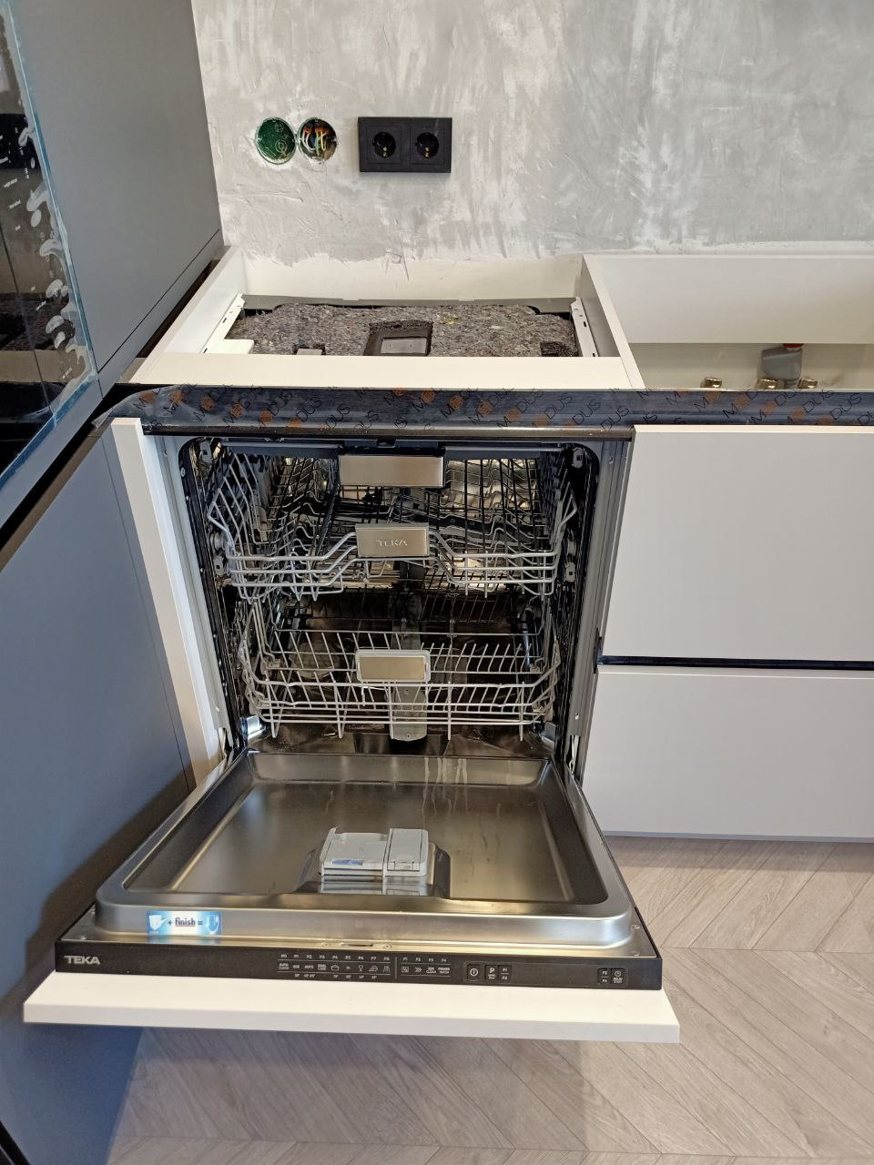 Фото с монтажа |Мебель на заказа: кухни, шкафы и т.д. в Томске. ГУДРУМ — Мебель на заказ в Томске | Кухни | Шкафы | Стулья и Столы