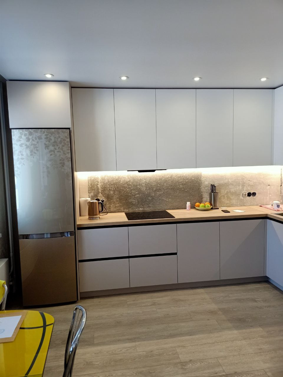 Фото с монтажа |Мебель на заказа: кухни, шкафы и т.д. в Томске. ГУДРУМ — Мебель на заказ в Томске | Кухни | Шкафы | Стулья и Столы