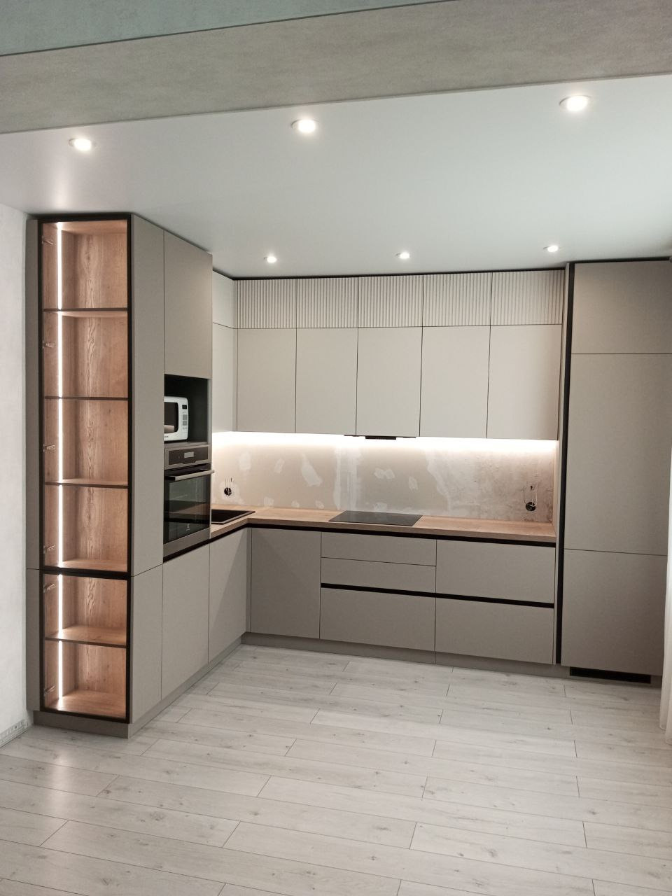 Фото с монтажа |Мебель на заказа: кухни, шкафы и т.д. в Томске. ГУДРУМ — Мебель на заказ в Томске | Кухни | Шкафы | Стулья и Столы