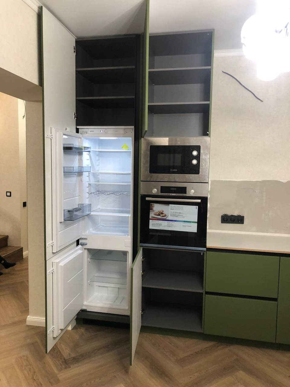 Фото с монтажа |Мебель на заказа: кухни, шкафы и т.д. в Томске. ГУДРУМ — Мебель на заказ в Томске | Кухни | Шкафы | Стулья и Столы