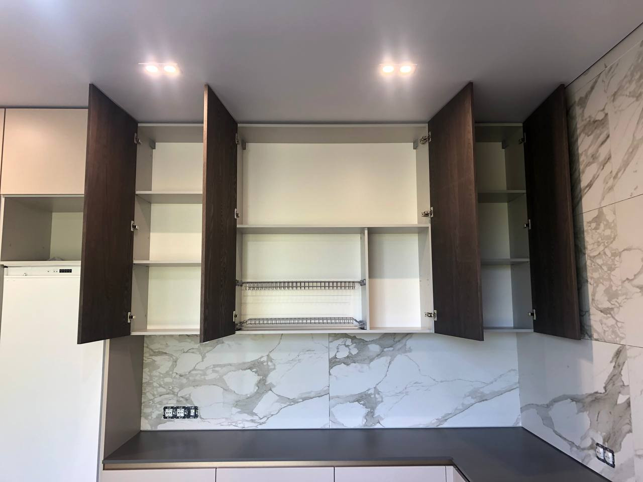 Фото с монтажа |Мебель на заказа: кухни, шкафы и т.д. в Томске. ГУДРУМ — Мебель на заказ в Томске | Кухни | Шкафы | Стулья и Столы